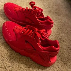 Red youth huaraches 7Y. Fits size woman 8.5 runs a little small. 10/10 condition
